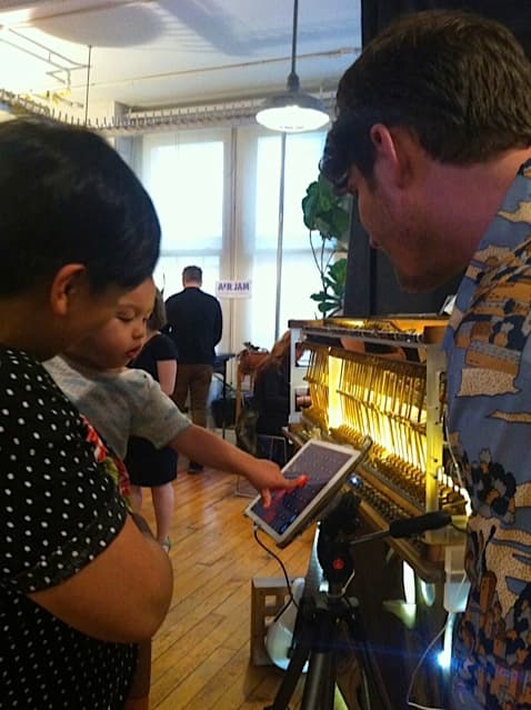 picture of the midi piano player