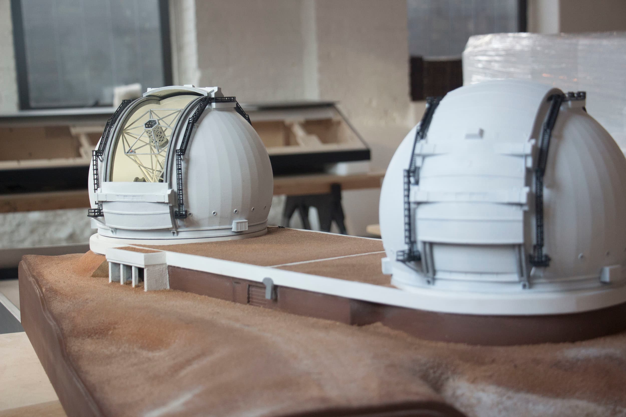 picture of the keck observatory sculpture