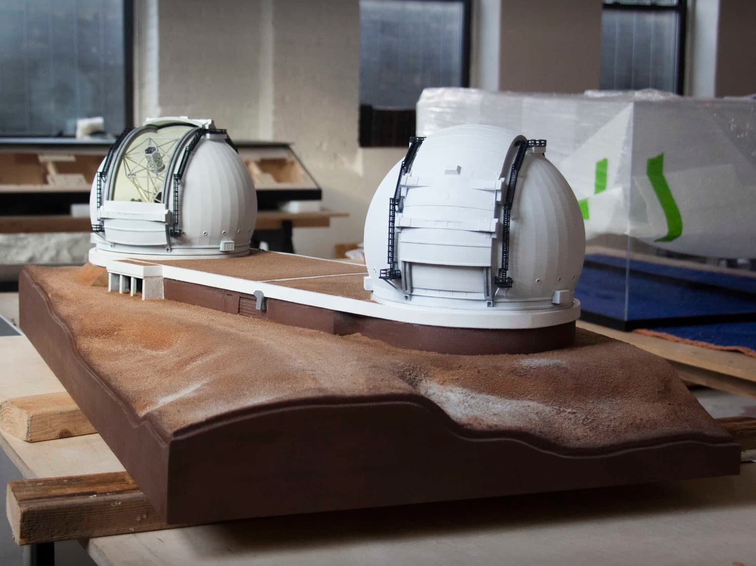 picture of the keck observatory sculpture